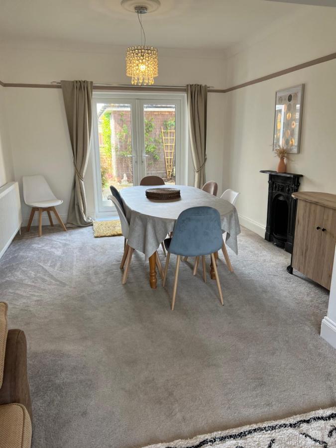 Spacious 4 Bed Rooms, Parking, Garden And Near Parks, Beaches And University ボーンマス エクステリア 写真