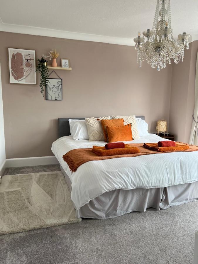 Spacious 4 Bed Rooms, Parking, Garden And Near Parks, Beaches And University ボーンマス エクステリア 写真